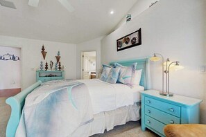 A bedroom with a bed, a nightstand, a lamp, and wall decorations. - The Overlook Upper Retreat (Franklin)