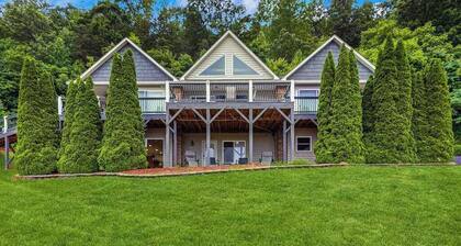 Quiet mountainside apartment with great views, central air and private W/D