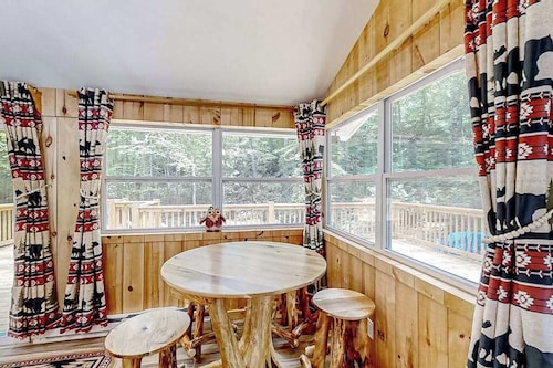 The Little Dude Cabin | Rustic cabin in Franklin with water & wildlife views