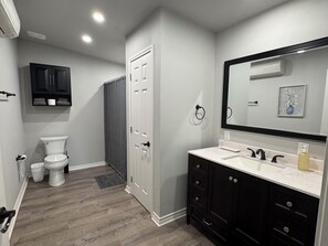 Bathroom - Charming 1-bedroom cabin w/sweeping views! Minutes from downtown Denison. (Denison)