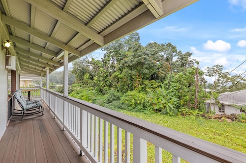 Downtown Hilo Tropical 3-BR w/ A/C near Beaches