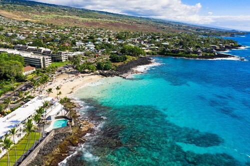 Downtown Hilo Tropical 3-BR w/ A/C near Beaches