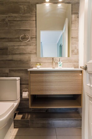 Bathroom - EmilioVaisse Apartments by Andes STR (Providencia)
