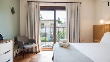 Apartment, 1 Bedroom | Desk, laptop workspace, free WiFi