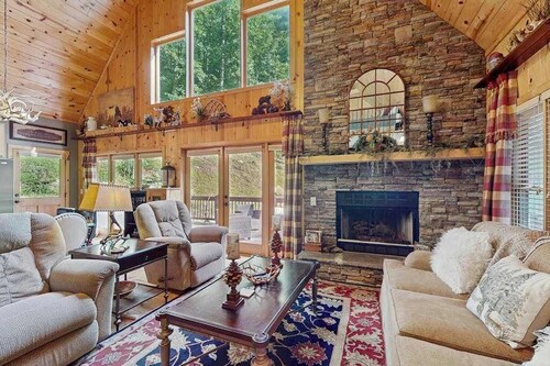 Cozy waterfront home w/hot tub, swing, firepit, and fireplace