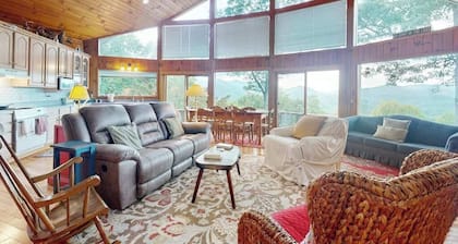 Mountain view house with large deck and close to nature