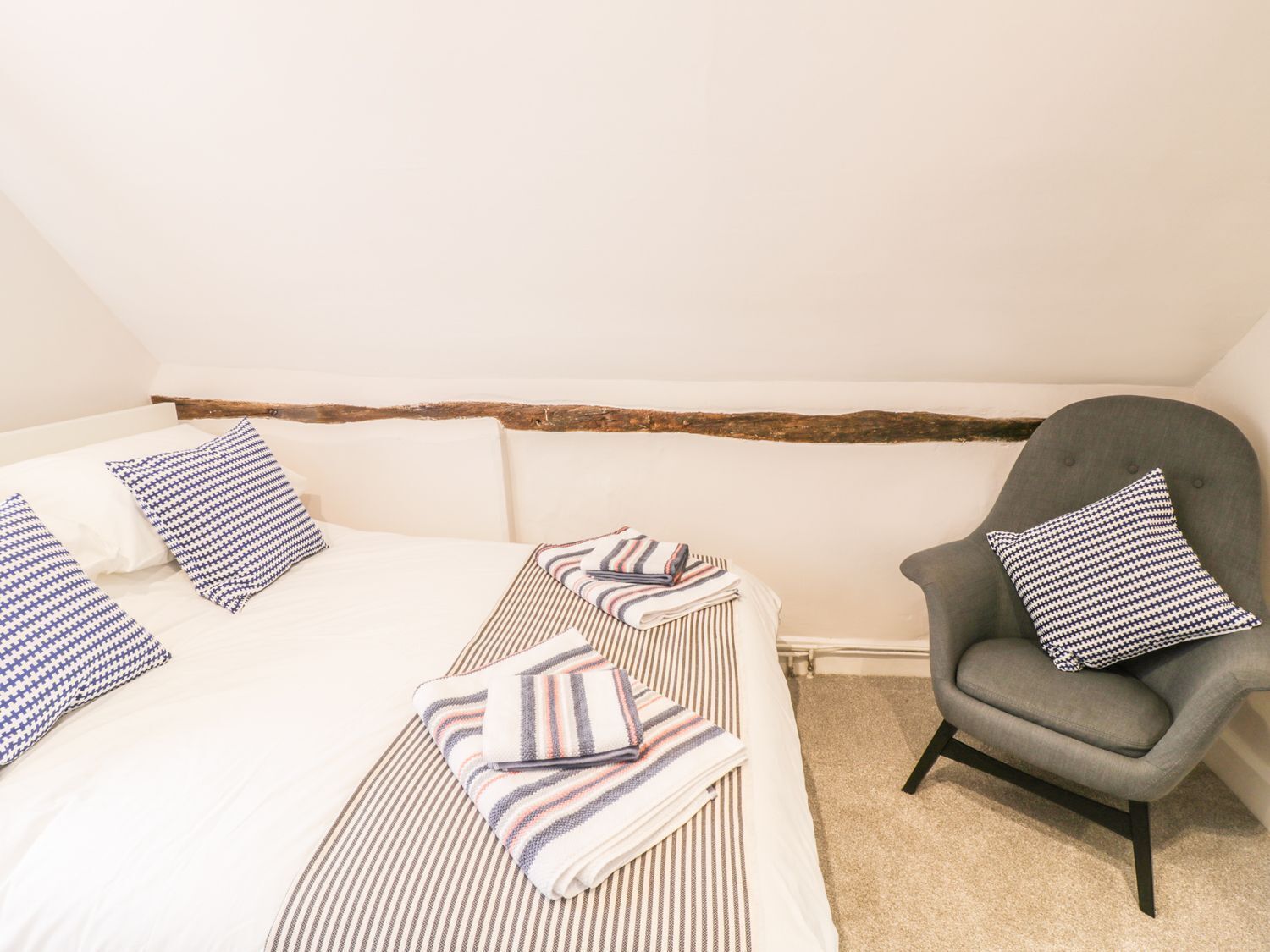 2 slaapkamers, gratis wifi, individueel gedecoreerd