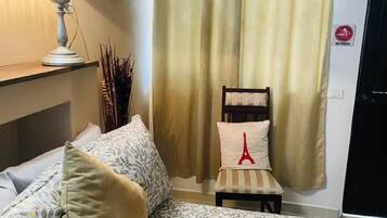 Iron/ironing board, WiFi, bed sheets