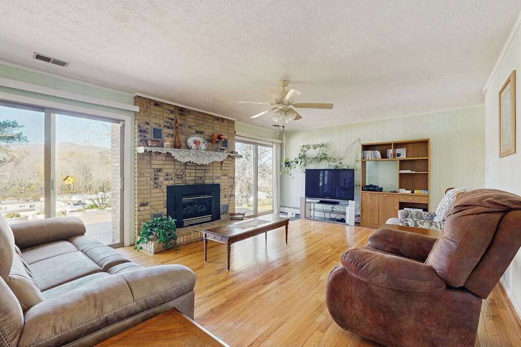 TV, fireplace, DVD player, offices