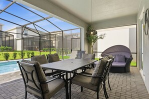 Outdoor dining - Chic Orlando Escape, Game Room, Theme beds, Pool (Four Corners)