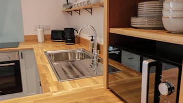 Dishwasher, cookware/dishes/utensils