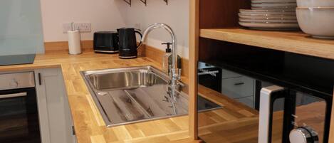 Dishwasher, cookware/dishes/utensils