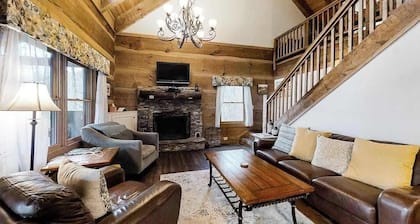Secluded Cabin w/Free WiFi, Central AC, Deck, Mountain Views - Dog OK