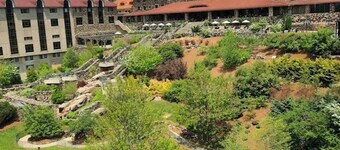 Mountain view retreat with deck & W/D - easy access to everything