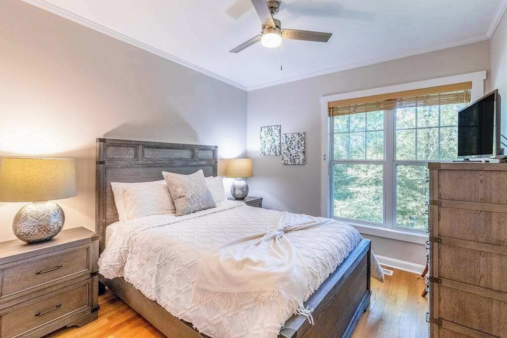 3 bedrooms, desk, iron/ironing board, WiFi