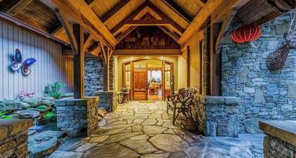 Spectacular Wooded Estate W/ Private Hot Tub, Veranda & Pool Table