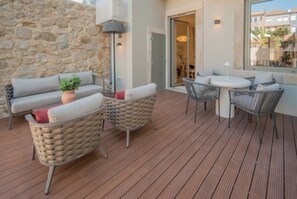Outdoor dining - 2. Executive Terrace Suite (Porto)