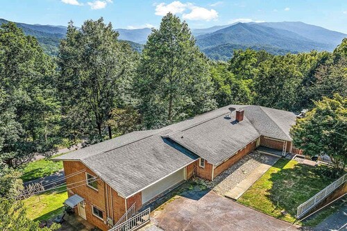 Cozy Mountain Hideaway