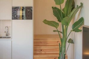 Interior - 3. Deluxe Suite (River and City View) (Porto)