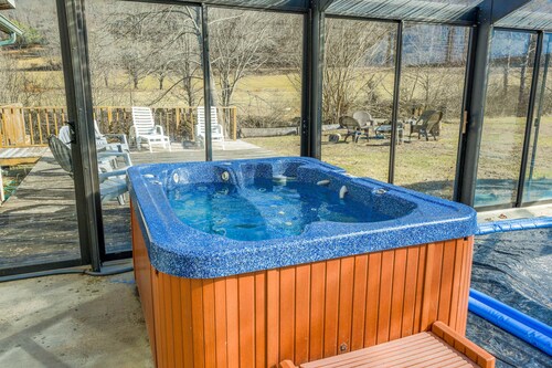 Creek-side home with private hot tub, game room, firepit, deck & mountain view