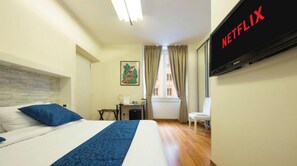 Caixa forta a l'habitació i planxa i posts de planxar 