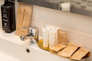 Dusche, Bidet, Handtücher, Shampoo