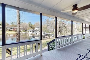 Property grounds - Dog-friendly lakefront condo with pool, canoes, & WiFi - in a perfect location (Flat Rock)