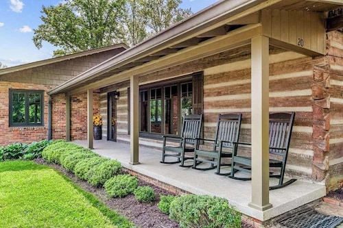 Spacious country home with firepit, patio, foosball, amazing views, & W/D