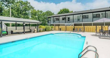 Lakefront corner condo with canoes, resort pool, tennis & firepit - dogs welcome