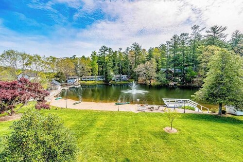 Lakefront corner condo with canoes, resort pool, tennis & firepit - dogs welcome