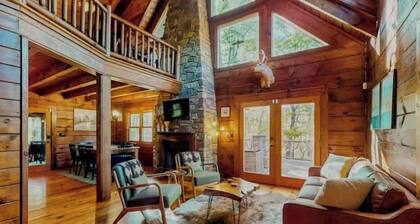 Lake Lure mountain cabin with spectacular views on 2 acres