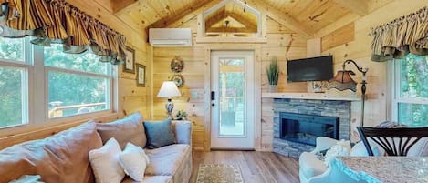 Fernseher, Kamin, Arbeitsbereiche