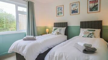 Cottage | 2 bedrooms, individually decorated, individually furnished, free WiFi