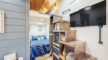 Een bureau, wifi, beddengoed