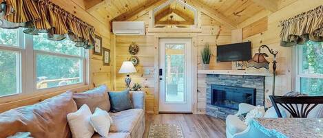 Fernseher, Kamin, Arbeitsbereiche