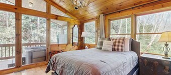 Cozy Cabin w/ Hot Tub in the Nantahala Gorge, Firepit, Fireplace,Patio, W/D