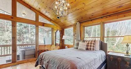 Cozy Cabin w/ Hot Tub in the Nantahala Gorge, Firepit, Fireplace,Patio, W/D