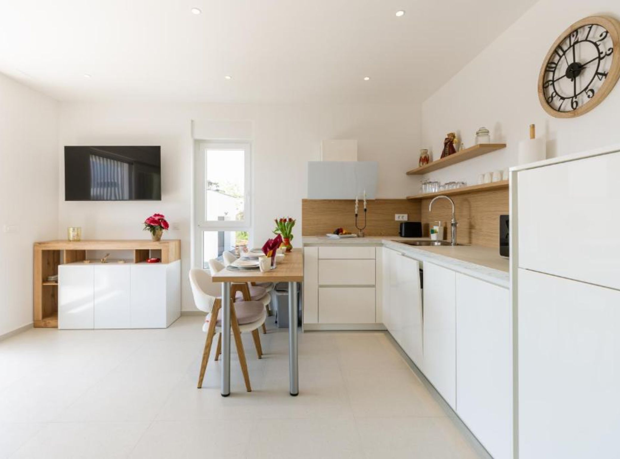Apartment (Classic one bedroom apartment with se) | Private kitchen | Fridge