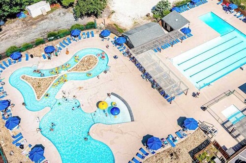 Resort condo with multiple balconies, resort beach access, pool, golf & Hot Tub