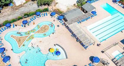Resort condo with multiple balconies, resort beach access, pool, golf & Hot Tub