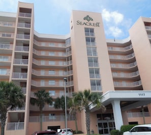 Exterior - Oceanfront 2-bedroom/2-bath condo in Gulf Shores one mile from popular Hangout (Gulf Shores)