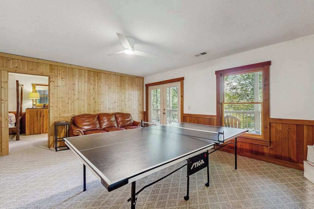 Beautiful Mountain View Cabin With Large Deck, Gas Grill, And Amenities - Sapphire, NC