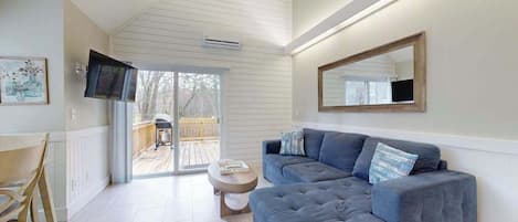 TV, fireplace, offices