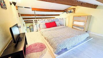 Gác, 1 giường cỡ queen và sofa giường, quang cảnh biển | Truy cập Internet không dây miễn phí