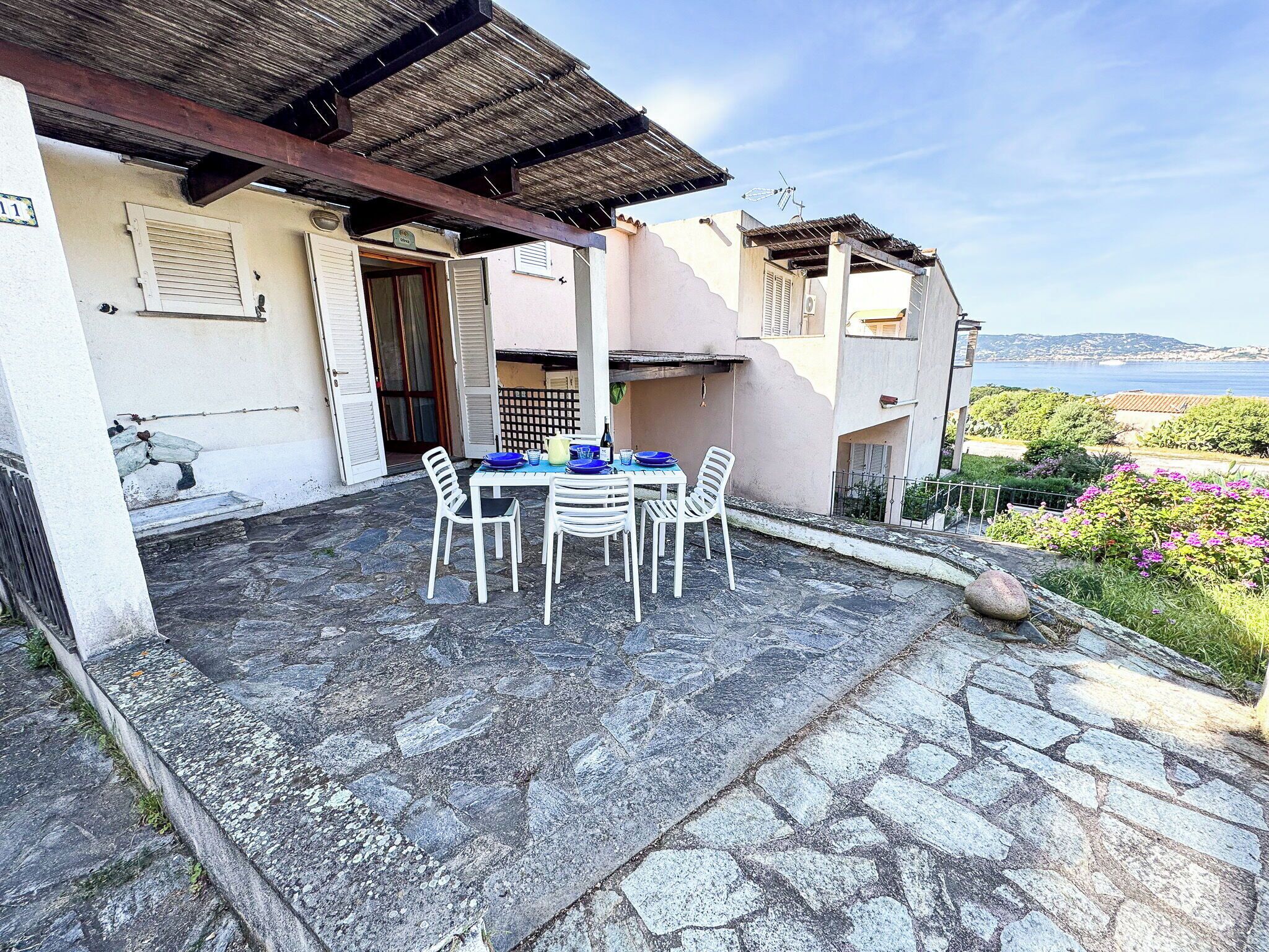 Loft, 1 Queen Bed with Sofa bed, Sea View | Outdoor dining
