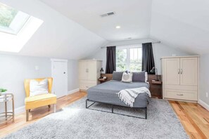Desk, iron/ironing board, travel cot, WiFi