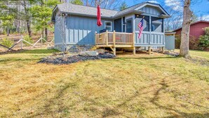 A small cabin with a deck, an American flag, and a mailbox. - Stylish dog-friendly cottage with modern feel, fast WiFi, ideal location & more (Swannanoa)