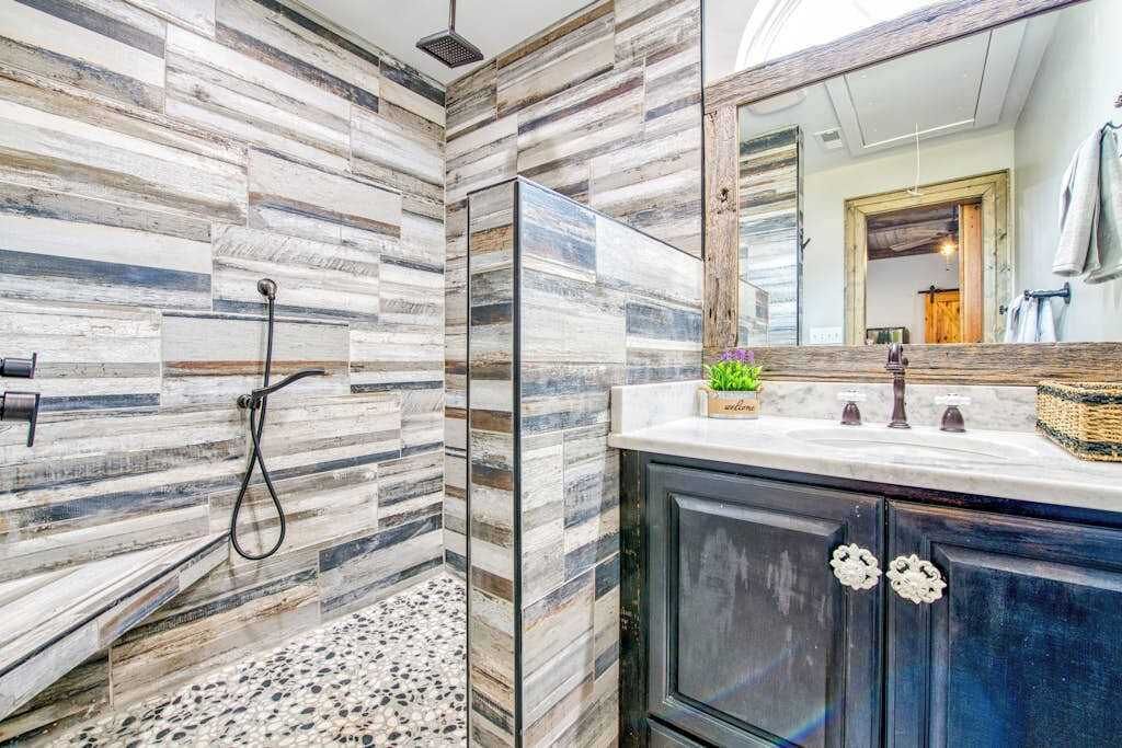 Een douche, handdoeken