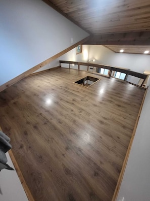 A room with a wooden floor, a skylight, and a window. - Newly built spacious 2BDR cabin - 6A (Terrace)