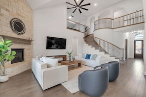 TV, offices - 6BD/4BA Midlothian Getaway – Pool, Cinema, Games (Midlothian)